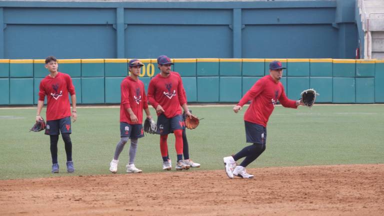 Ramiro Peña y los peloteros que se quedaron en Mazatlán practicaron la mañana de este sábado en el Teodoro Mariscal.