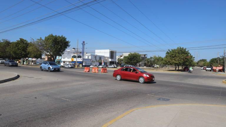 La falta de topes o semáforos hacen peligroso cruzar en las avenidas Múnich y De las Torres, en Mazatlán.