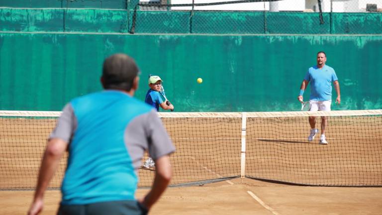 Familia Tostado se instala en semifinal de Copa Carnaval de Tenis