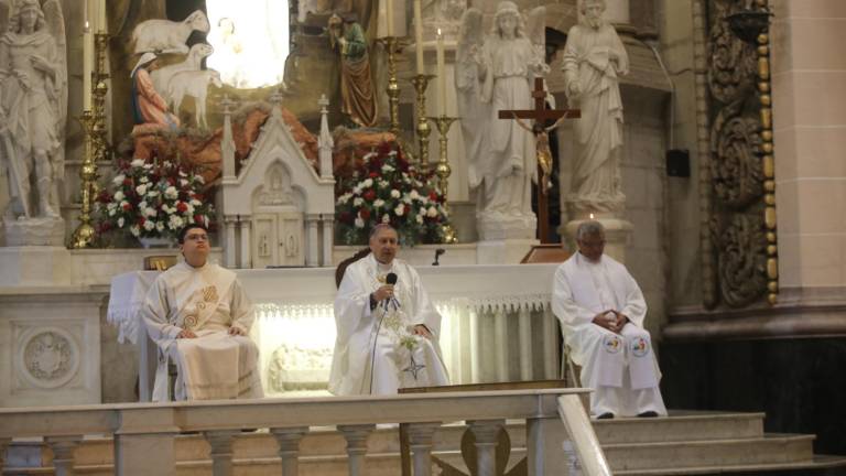 Celebración de la misa dominical con el Obispo de Mazatlán, Mario Espinosa Contreras.