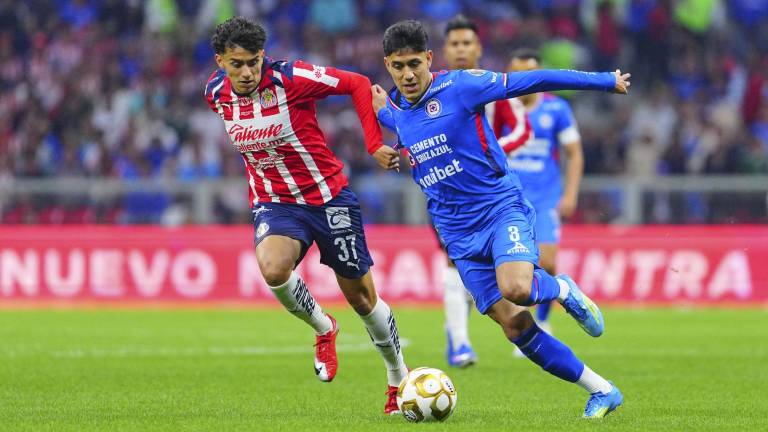 ruz Azul y Chivas empatan en vibrante semifinal.