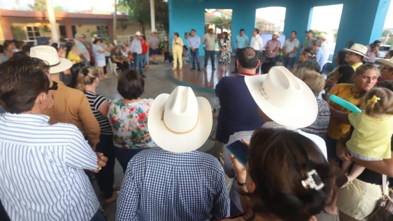 Síndicos, comisarios y habitantes de las comunidades de la zona norte del municipio se reunieron con un comité del Ayuntamiento de Mazatlán.