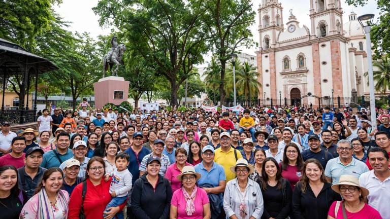 La gente se está uniendo para sacar adelante al país.