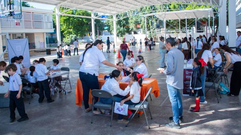 La Secretaría de las Mujeres en Culiacán ofrece en la primaria Álvaro Obregón la Feria de Servicios y Capacitación.