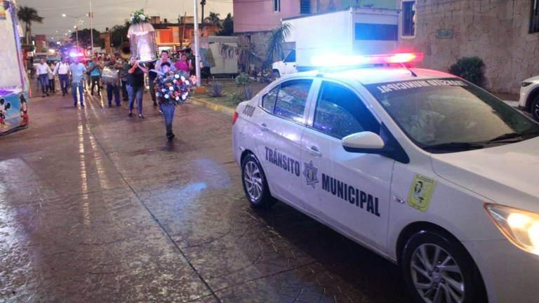 Desde el inicio del novenario, policías de Rosario vigilan las actividades de la fiesta de Nuestra Señora de El Rosario.