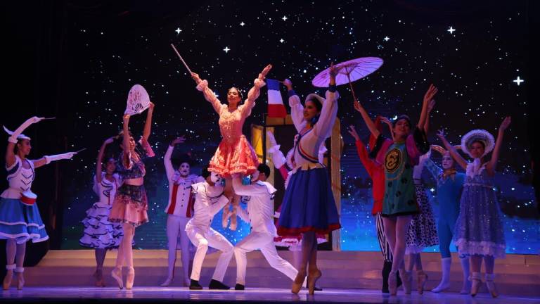 La Compañía de Ballet Clásico de la Escuela Municipal de Arte presentó “La Muñeca Encantada”, una historia que transportó al público a una mágica juguetería donde los juguetes cobran vida al llegar la medianoche.