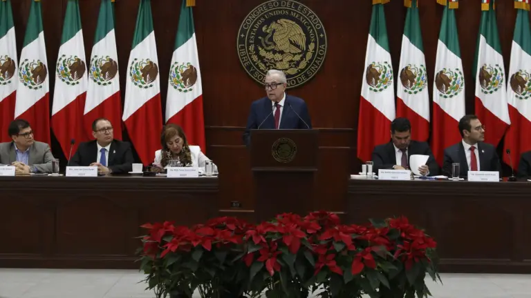 El Gobernador de Sinaloa Rubén Rocha Moya comparece en el Congreso del Estado por su Cuarto Informe de Gobierno.