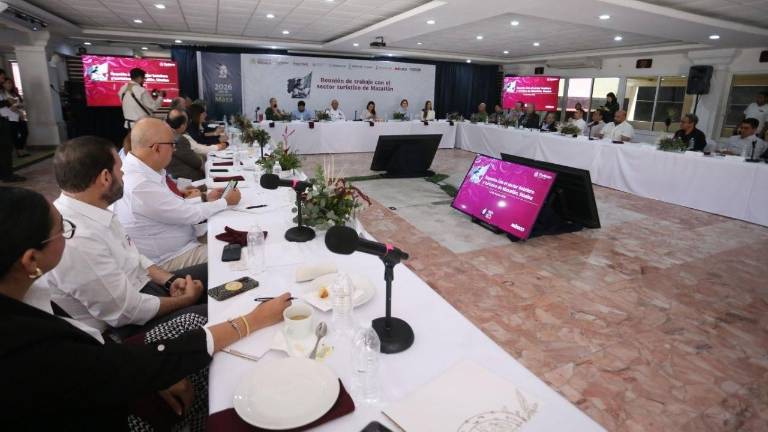 Reunión de autoridades federales con el sector empresarial de Mazatlán.