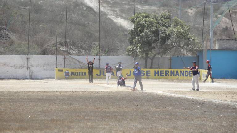 Grupo Rigel y Familia Escobar van por la corona del beisbol Máster del Club Chololos