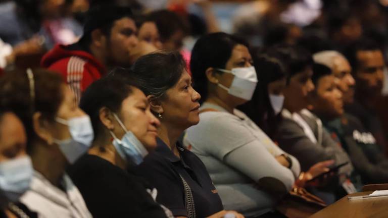 Padres de Ayotzinapa exigen reunión con AMLO