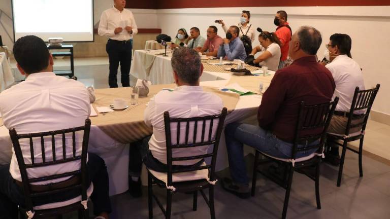 Gerardo Vargas Landeros tuvo encuentro con alcaldes electos.