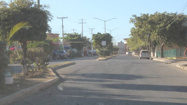 La falta de medidas viales en la Avenida de los Deportes, en Rosario, ocasiona accidentes viales, denuncian vecinos.