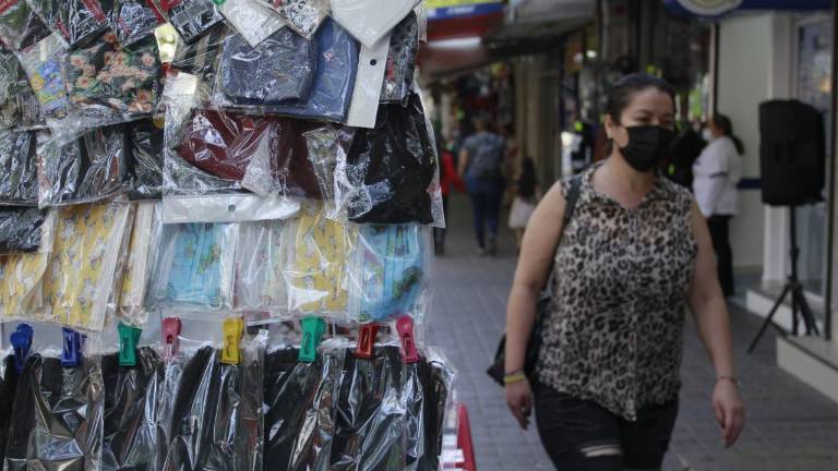 El comercio ambulante del centro informó que la venta de cubrebocas se mantiene baja en comparación a cuando se detectaron las anteriores olas de contagios.