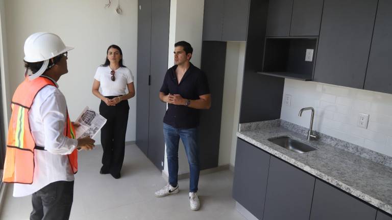 Las instalaciones de Solana Bay Condos fueron recorridas por visitantes durante el “Open House” realizado en el complejo residencial.