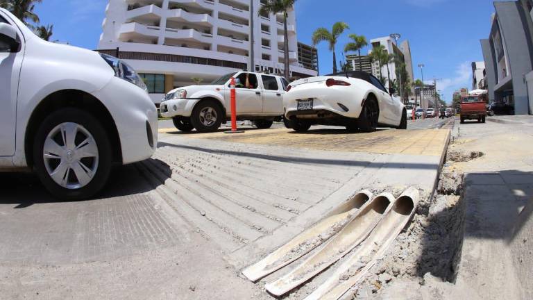 Paso peatonal instalado en la avenida Camarón-Sábalo, en Mazatlán.