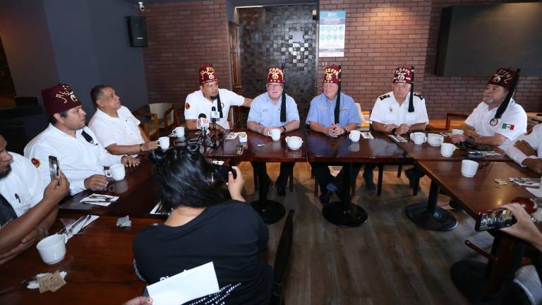 Los altos mandos de Shriners International y de Club Shriner Mazatlán, en conferencia de prensa en el puerto.