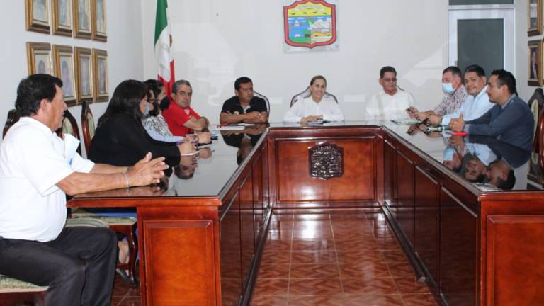 Reunión en el Cabildo de Escuinapa con personal de Fonatur.