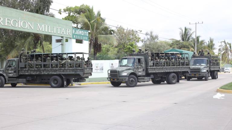 Un convoy de militares arribó la tarde de este sábado a la Tercera Región Militar y viene a reforzar la seguridad en todo Sinaloa.