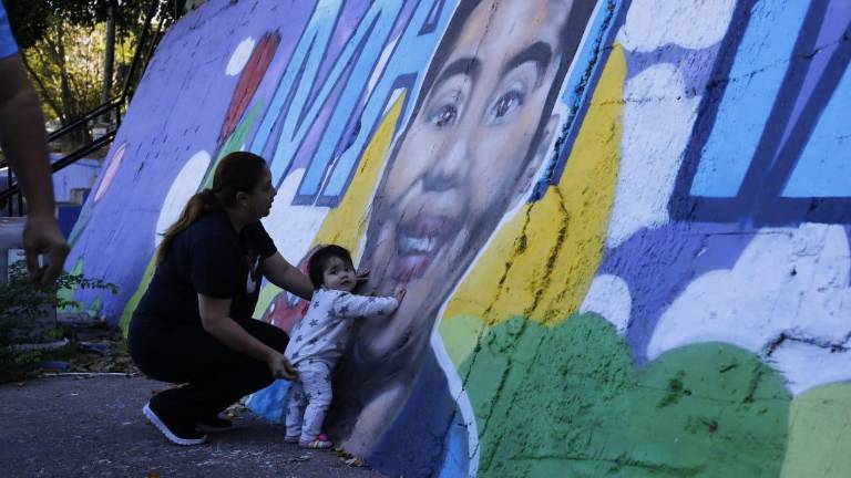 En el Infonavit Cañadas, en Culiacán, inauguran mural en memoria del niño Matías, quien falleció en septiembre tras una tormenta.