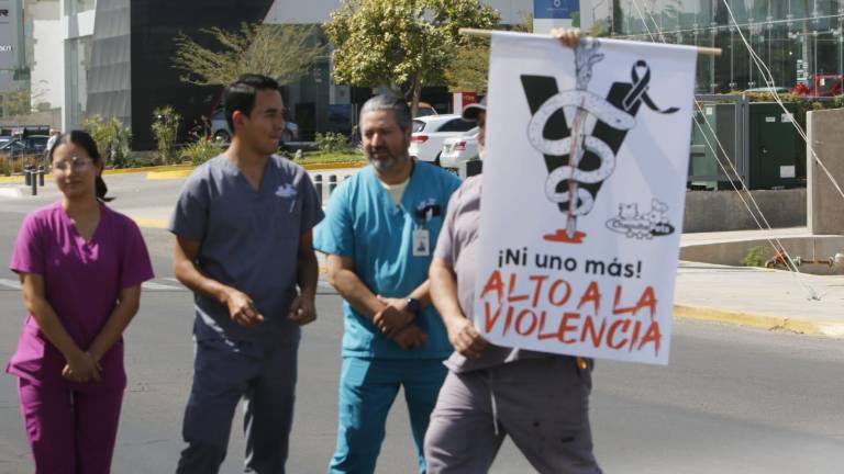 Veterinarios de Culiacán protestan por el asesinato de un colega en el Estado de México.
