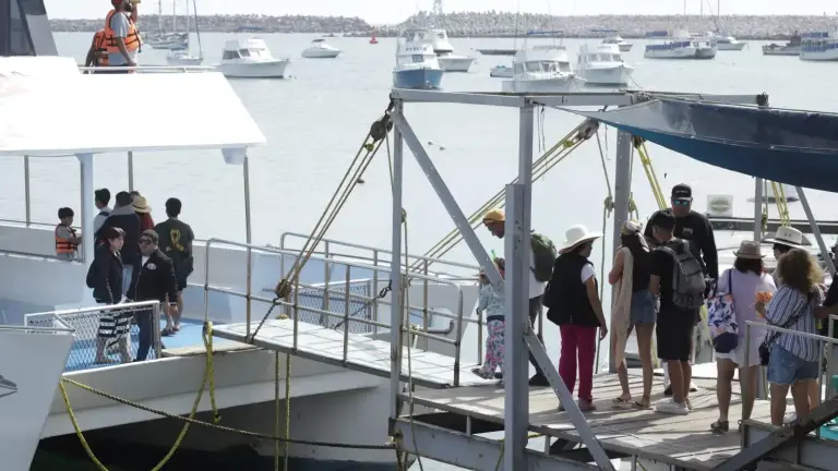 Los prestadores de servicios en Mazatlán experimentaron un reciente repunte en la venta de paseos en catamarán.