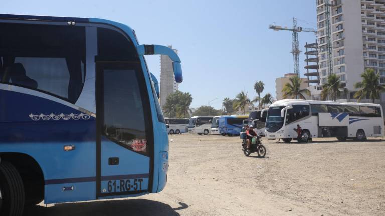 Charteros recibieron 30 de 120 unidades que normalmente llegan en los fines de semana largo o en fechas especiales.