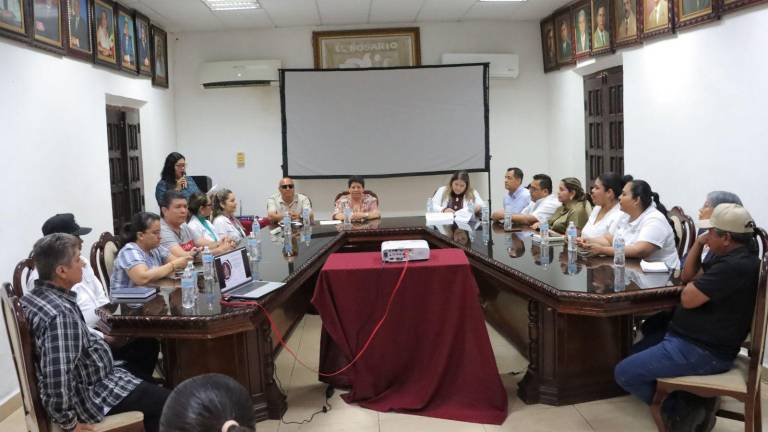 Reunión del Comité Municipal de Salud en Rosario para reforzar la campaña de vacunación contra el sarampión.