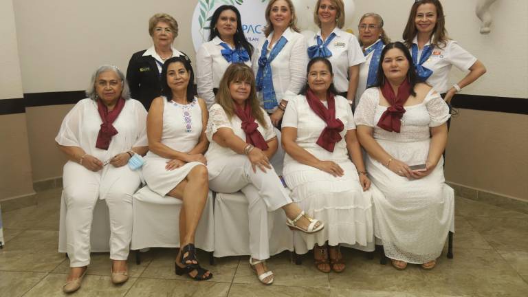 Alumnas de ANSPAC Mazatlán comparten su graduación