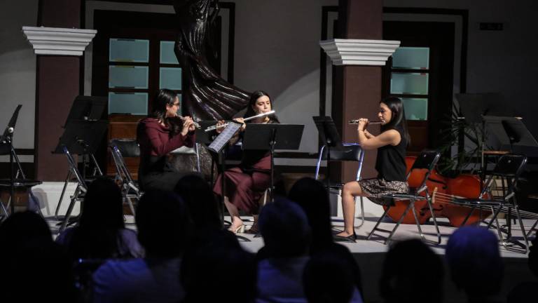Alumnos de la Escuela Superior de Artes José Limón ofrecen recital de fin de año.