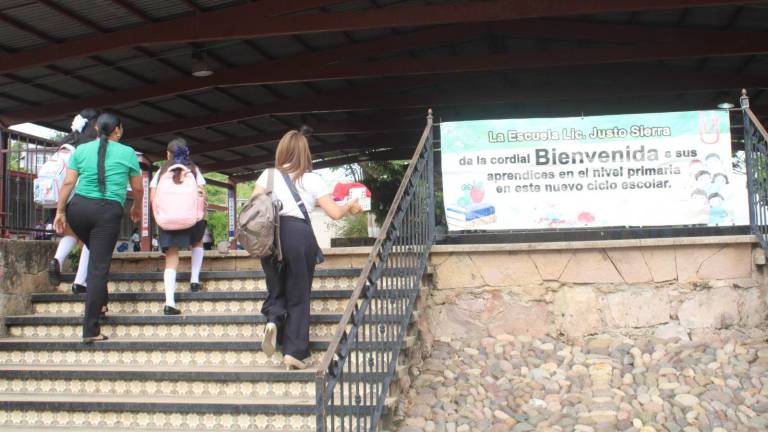 En Rosario las escuelas de educación básica tuvieron un inicio de ciclo escolar agitado.