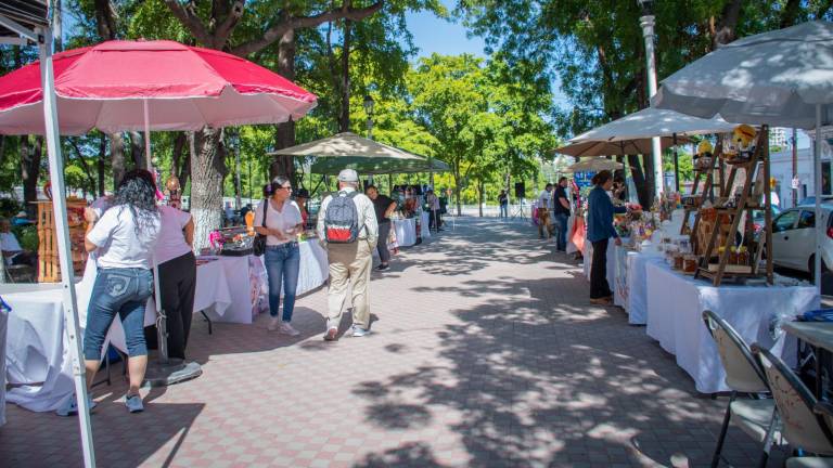 Realización de la Expo “Tejiendo Sueños” en la plazuela Rosales, en Culiacán.