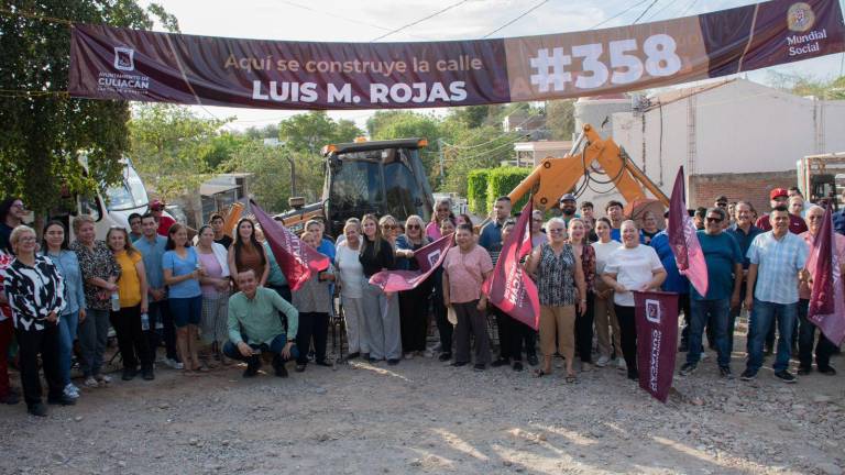 Autoridades municipales dieron el banderazo de inicio a la pavimentación de la calle Luis M. Rojas, en la colonia Aquiles Serdán de Culiacán.