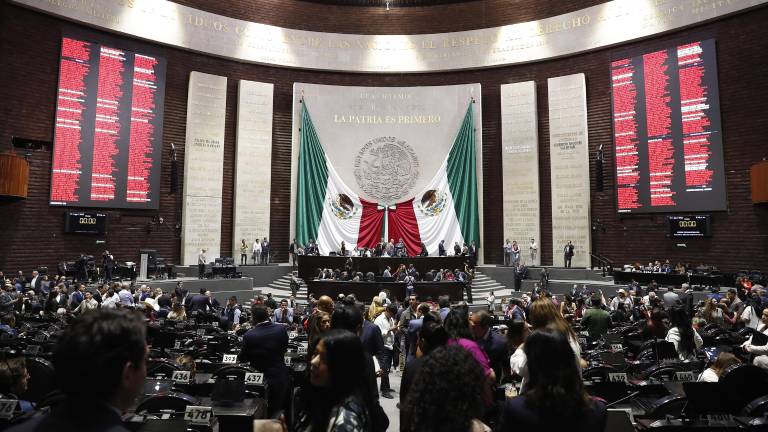 La renovación de la Mesa Directiva de la Cámara de Diputados se pospone por falta de acuerdo sobre el panista que ocupará la Presidencia.