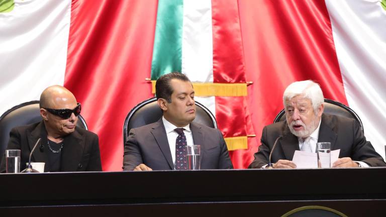 El Diputado federal por Morena, Sergio Gutiérrez Luna, acompañado de Claudio Yarto y Jaime Maussan.