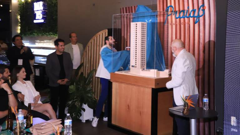 Develación de la maqueta del proyecto de torre Praia Malecón.