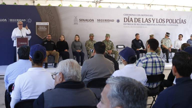 El Gobernador de Sinaloa Rubén Rocha Moya encabeza el festejo del Día de las y los Policías.