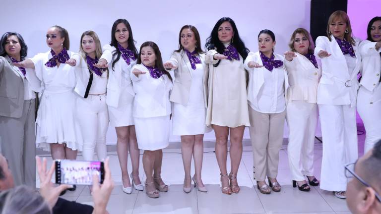 Integrantes de la nueva dirigencia de Mujeres Empresarias de Canaco Mazatlán rinden protesta.