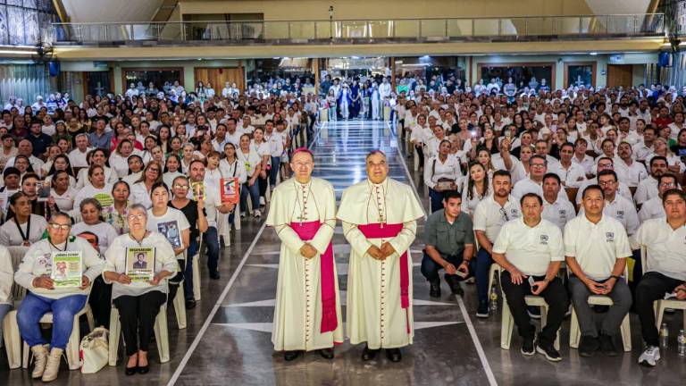 El Nuncio Apostólico Joseph Spiteri y el Obispo Jesús José Herrera Quiñónez encabezaron el Encuentro de Oración por la Paz.
