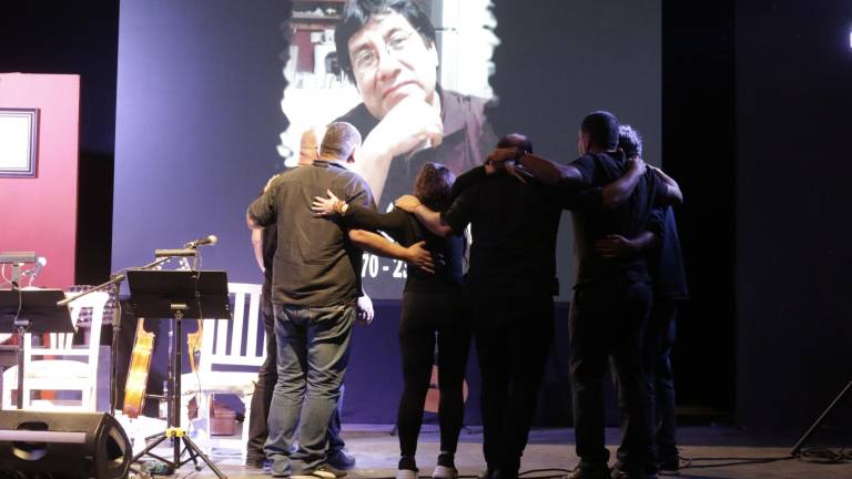 Músicos rinden sensible homenaje al cantante de trova Juan Jiménez, fallecido en diciembre del año pasado.
