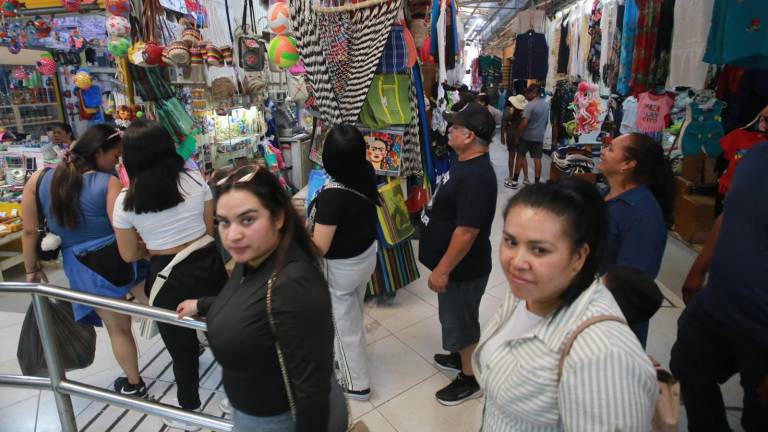 Mercado Pino Suárez respira con afluencia turística.