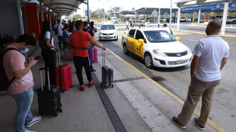 Más turistas arriban por avión a Mazatlán