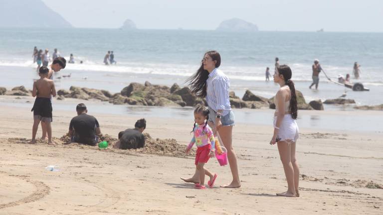 Autoridades exhortan a que no se arroje la basura en los centros de recreo y al retirarse de la lleven y la depositen en el lugar indicado.