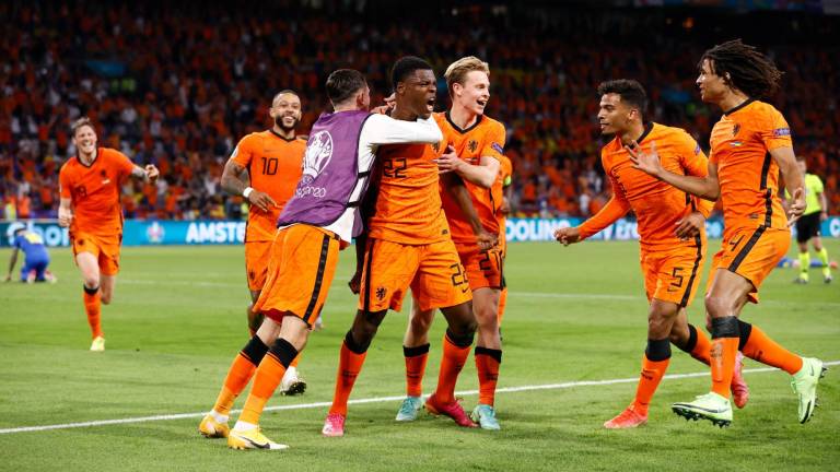 Países Bajos sufrió, pero rescató victoria dramática ante Ucrania en Ámsterdam