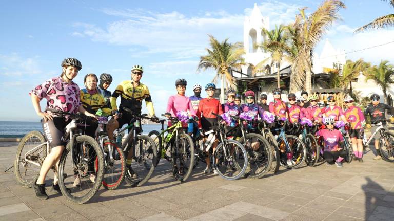 Fridas en Bici Sinaloa realizó en la ciclovía del paseo costero de Mazatlán la “Rodada rosa, por mí, por ti, por todas”, con motivo de la conmemoración del Día Internacional de la Mujer.
