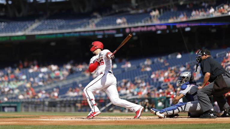 Joey Meneses ha subido su promedio de bateo en mayo.