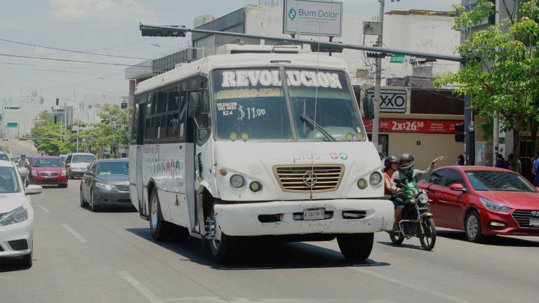 “Unos cuantos van a salir beneficiados en eso, y muchos van a salir perjudicados” señaló Flavio Rolando Ibarra, líder del sindicato de chóferes de transporte urbano.