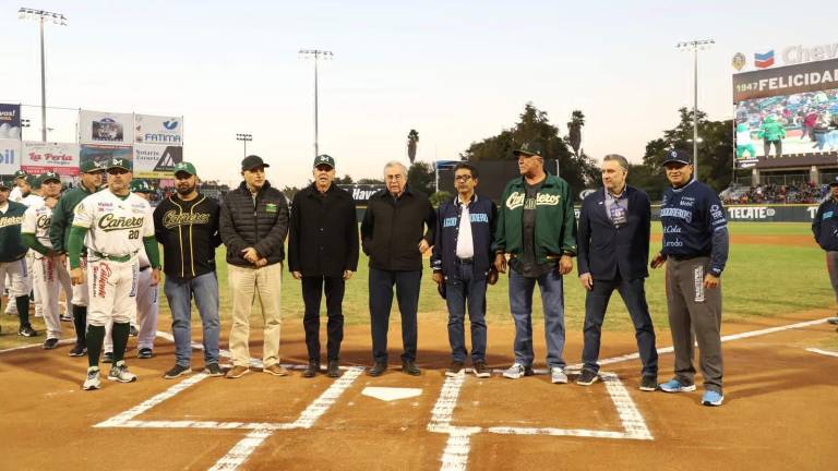 Inicia el primer juego de la serie final entre los Cañeros de Los Mochis y Algodoneros de Guasave, en las instalaciones del Chevron Park en Los Mochis.