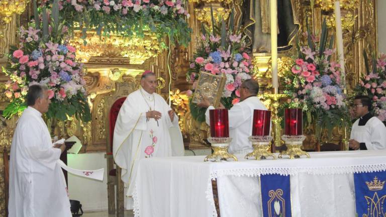 El Obispo de la Diócesis de Mazatlán, Mario Espinosa Contreras, invitó a los feligreses a encomendarse a Nuestra Señora del Rosario.
