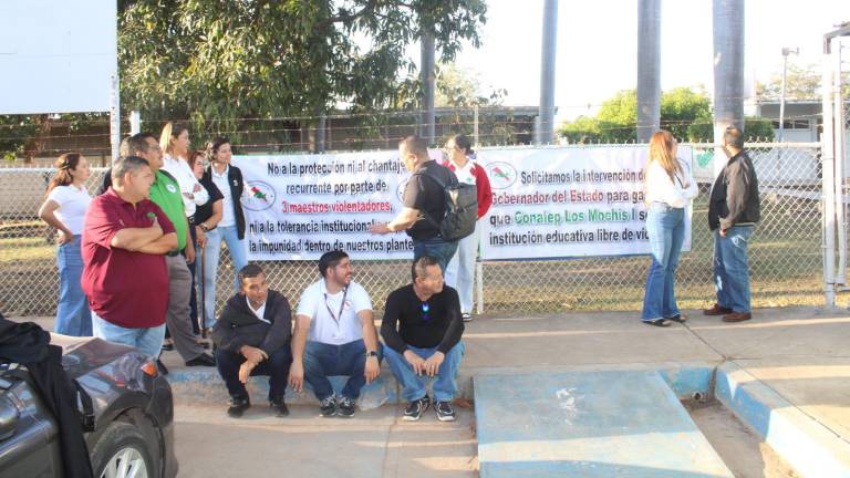 Personal del Conalep Rosario se suman a la protesta estatal.