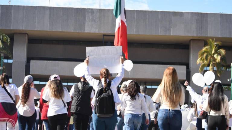 Este jueves, cientos de personas irrumpieron en el Palacio de Gobierno en busca de que se apersonara el Gobernador de Sinaloa Rubén Rocha Moya.